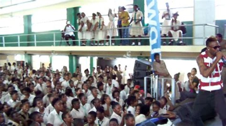 Which high school did konshens attend?