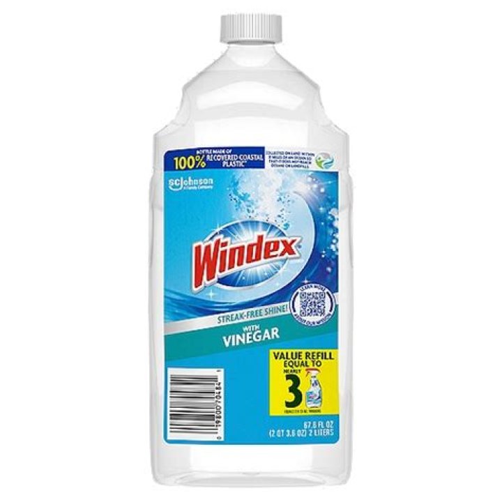 Which is better Windex or vinegar?
