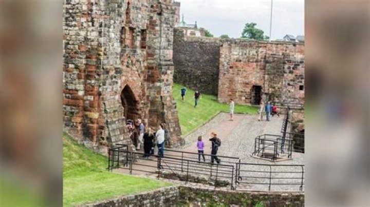 Which king of Scotland died in Carlisle Castle?