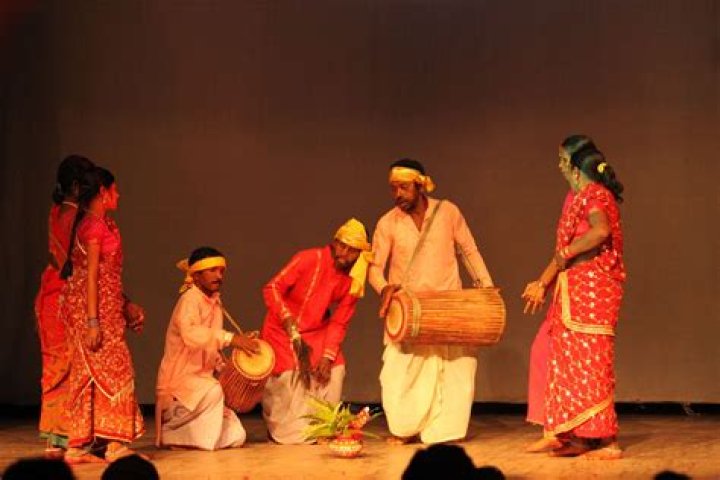 Which one of the following is not a folk song of Uttar Pradesh?