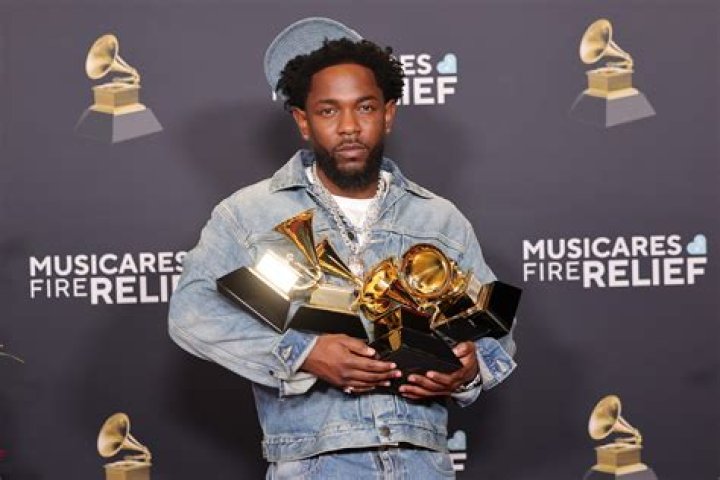 Which rapper has the most awards?