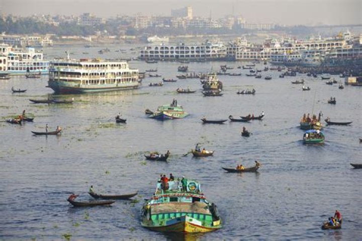 Which thing is famous in Dhaka?