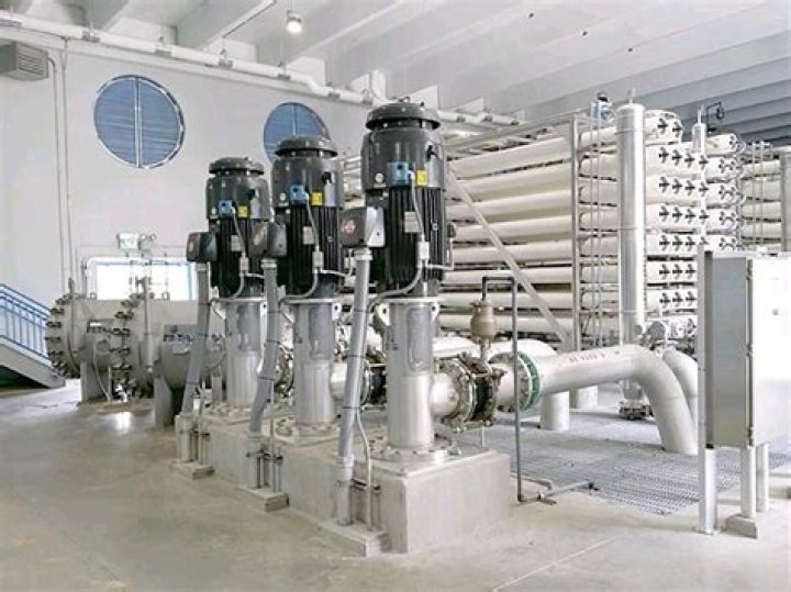 Which US city has a desalination plant?