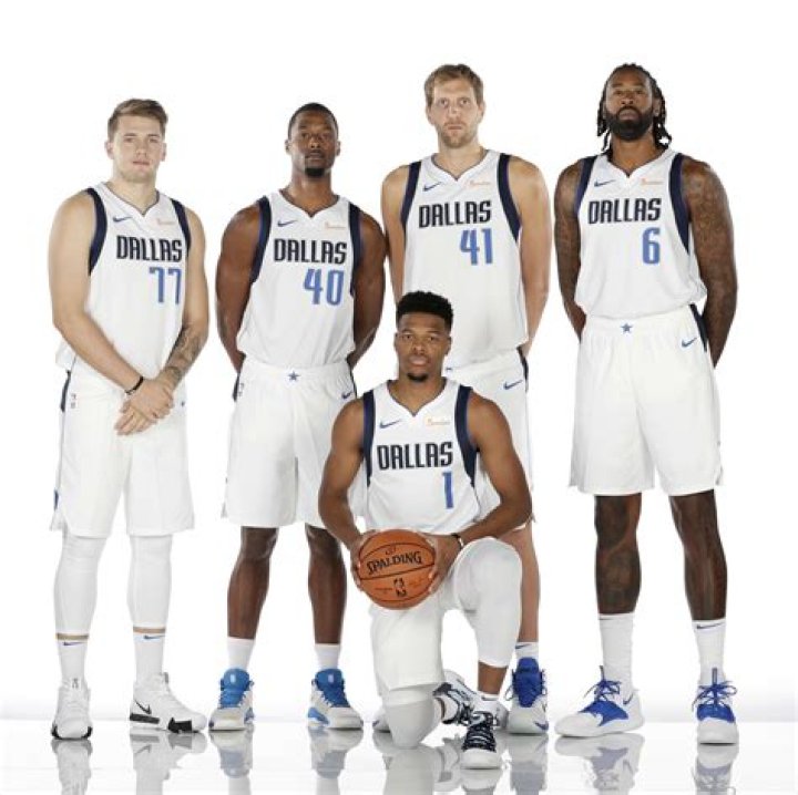Who are the starting 5 for the Dallas Mavericks?