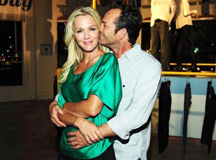 Who did Jennie Garth date?