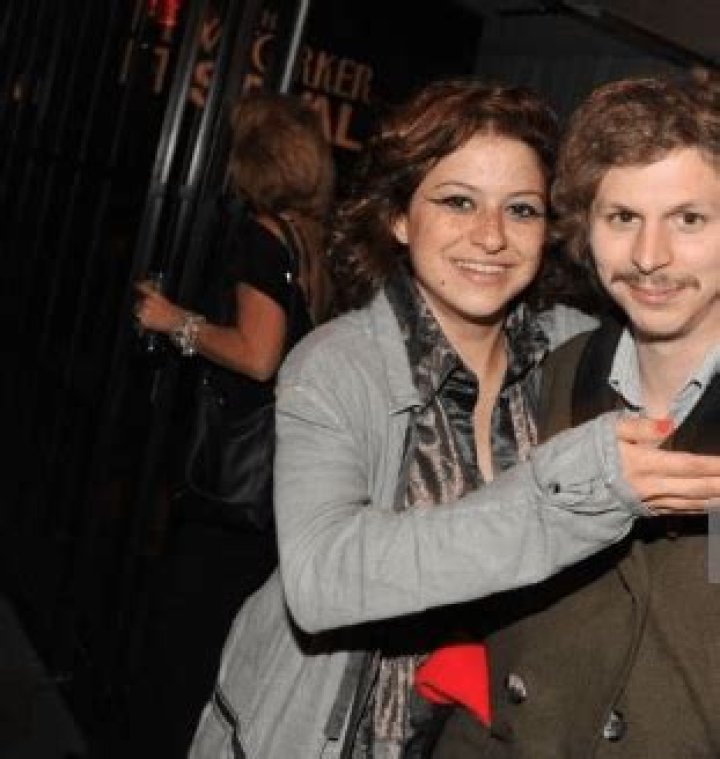 Who has Alia Shawkat dated?