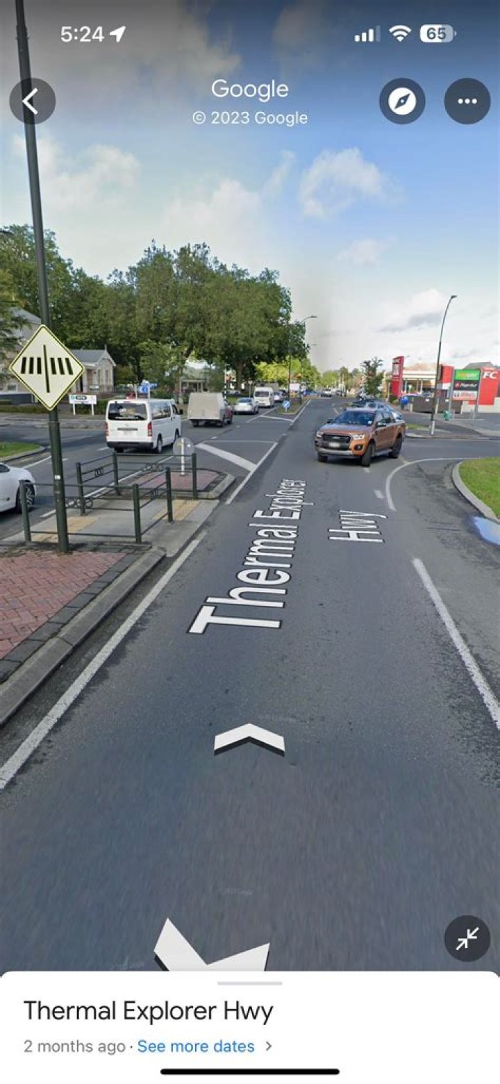 Who has right of way pedestrians or cars UK?