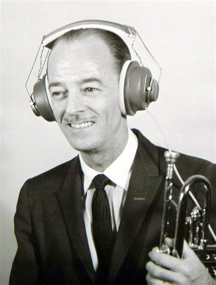 Who invented the wireless headphones?