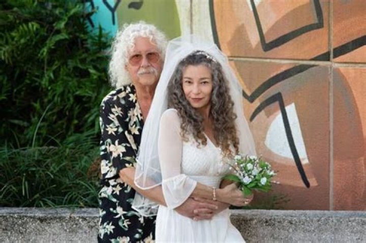 Who is Arlo Guthrie's partner?