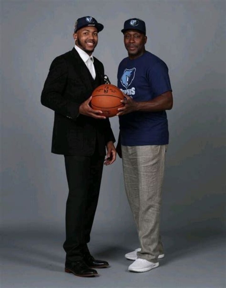 Who is Jevon Carter dad?