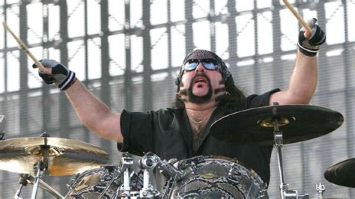 Who is playing drums for Hellyeah?