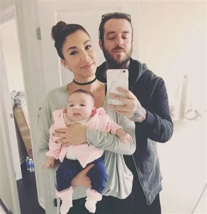 Who is Rosa Mendes husband?
