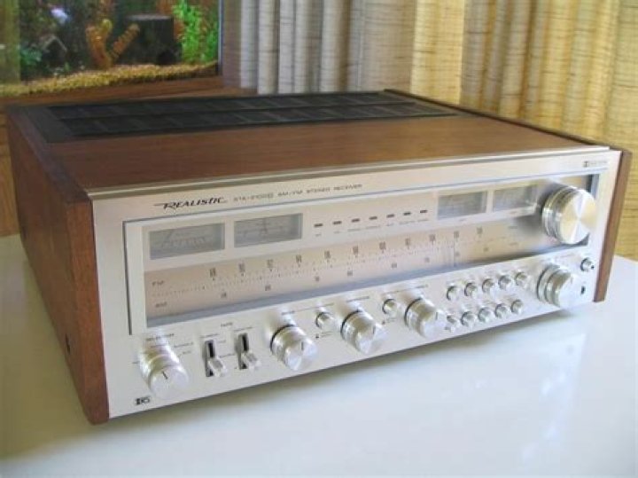 Who made realistic stereo receivers?
