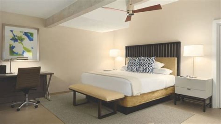 Who makes the Hyatt Grand Bed mattress?