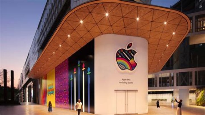 Who owns more stores in India?