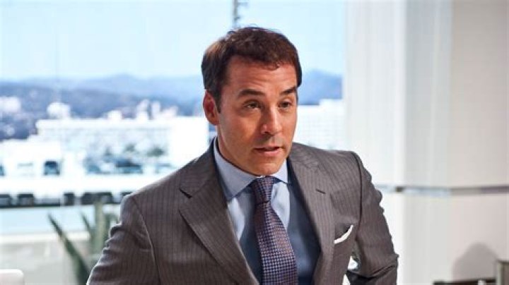 Who plays Ari Gold?