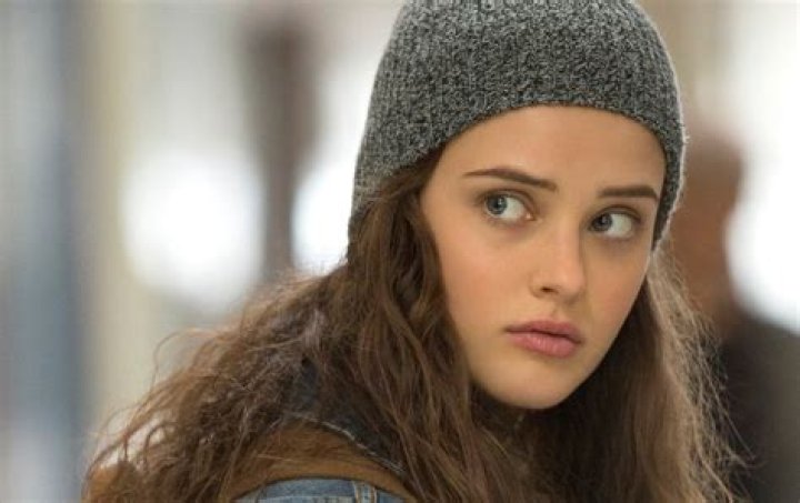 Who plays Hannah Baker?