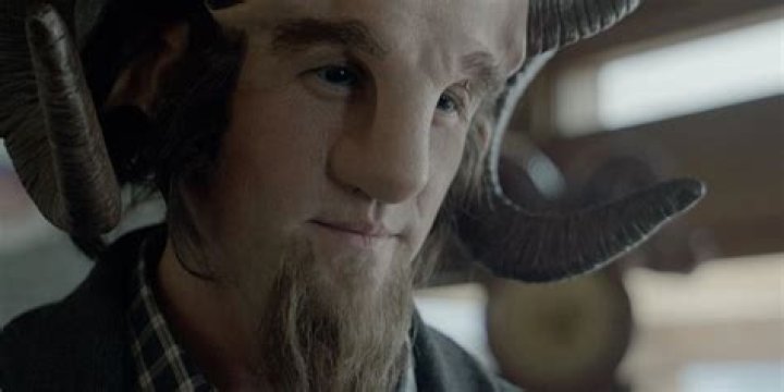 Who plays umber on the magicians?