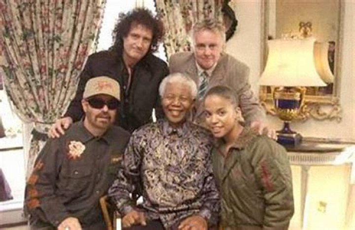 Who sang with Queen in Cape Town 2003?