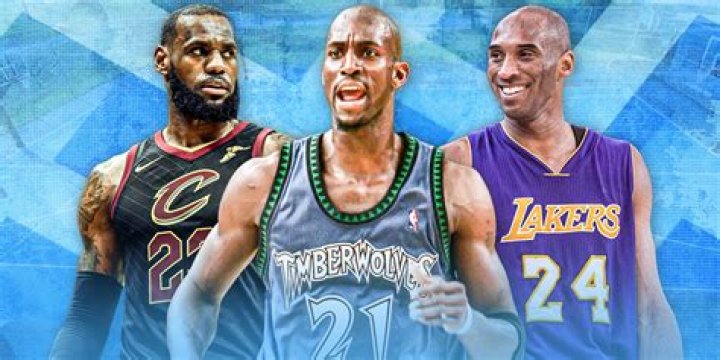 Who was drafted before Kevin Garnett?