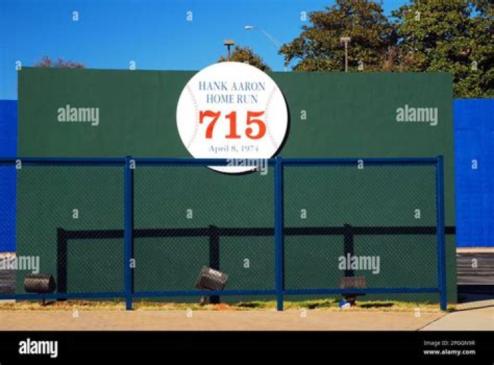Who was on base when Aaron hit 715?