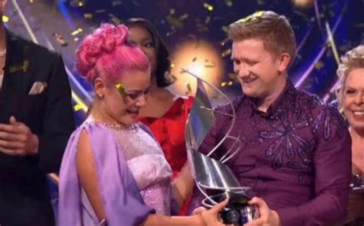Who won Dancing on Ice 2015?