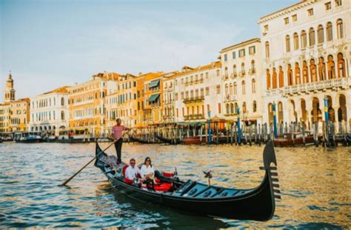 Why did La Gondola close?
