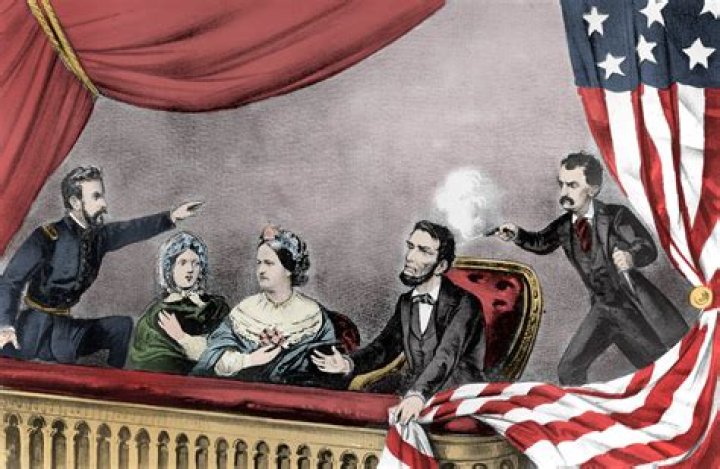 Why did the Lincolns notify Ford's Theatre?