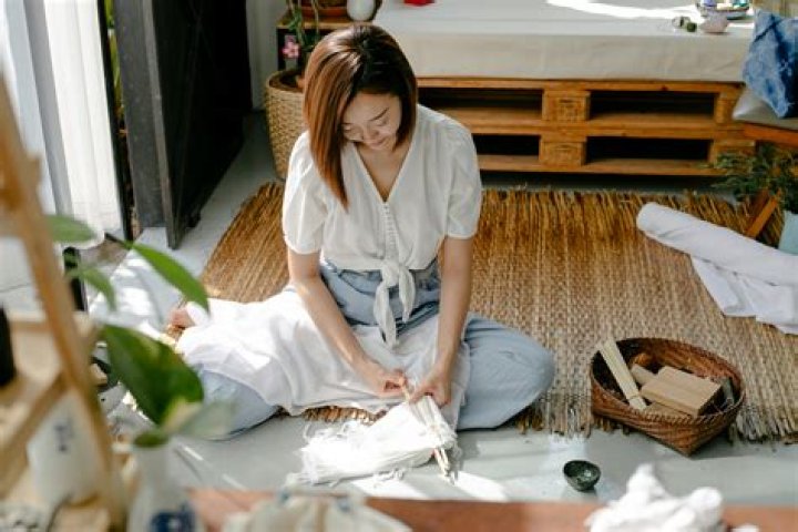 Why do Japanese wrap their stomachs?
