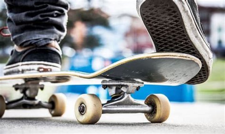 Why do my skateboard wheels stop?