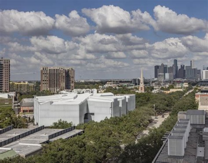 Why is Columbus called the Arch City?
