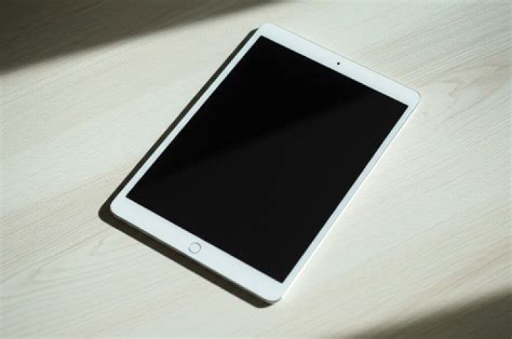 Why is my iPad cellular data not working?