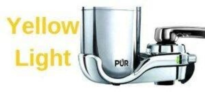 Why is my PUR filter blinking yellow?