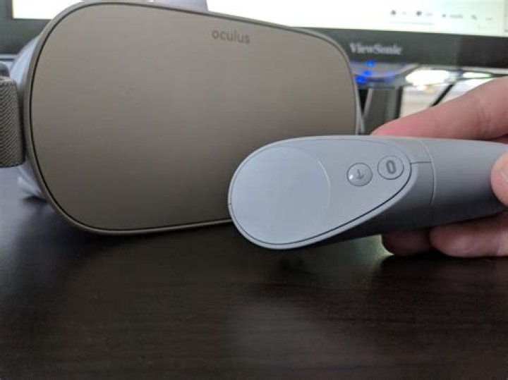 Why won't my Oculus go Controller won't connect?