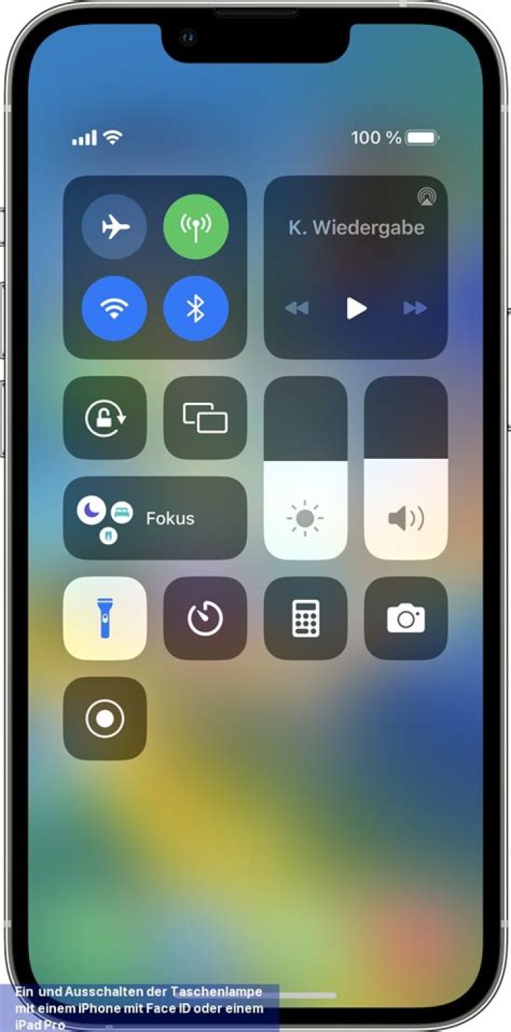 Wie kann ich beim iPhone die Taschenlampe aktivieren?