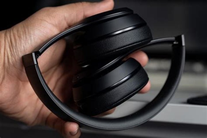 Wie verbindet man sich mit Beats Solo 3?